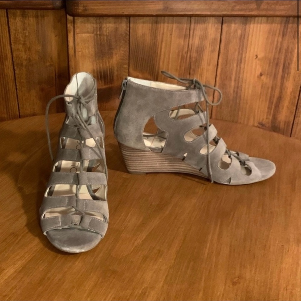 SOLE SOCIETY TAUPE SUEDE GLADIATOR
SANDALS, SIZE 8